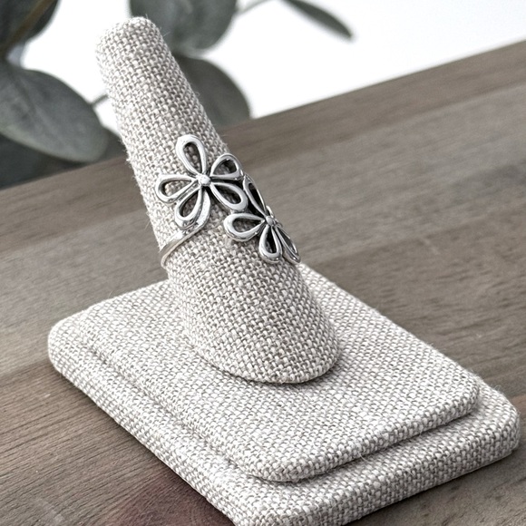 925 Sterling Silver Double Flower Ring! Available in Sizes 7 and 9. NEW! - Picture 4 of 5